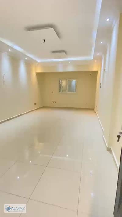 Unfurnished 180 sq m apartment with kitchen for rent in the 4th District Villas, Fifth Settlement, near Mohamed Naguib Axis and North 90th Street.