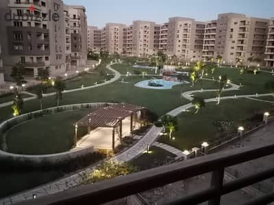 شقة للايجار بكمبوند ذا سكوير التجمع الخامس  دور ثالث  المساحه 185 م  3 غرف منهم غرفة ماستر  3 حمام  رسيبشن  فيو مميز
