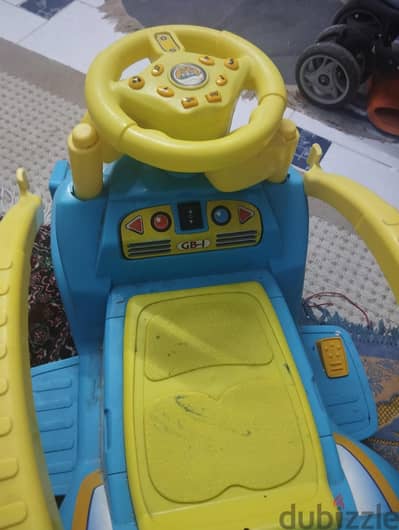 للبيع سياره اطفال بحالة جيدة جدا
