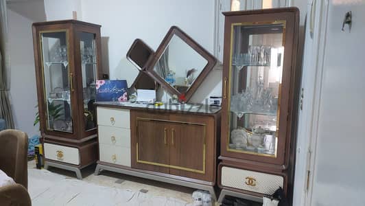 سفره و ٦ كراسي و ٣ قطع نيش