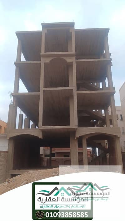 عمارة للبيع فى التوسعات الشمالية حى جاردن هوم بأرقى مجتمع سكنى بأكتوبر - العمارة واجهة بحرى شرقى – عامودية على شارع فيو مفتوح وغير مجروحة تماماً