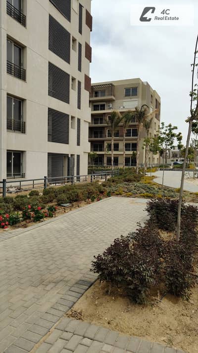 شقة 200متر للبيع استلام فوري طوب احمر علي لاند سكيب في Palm Hills New Cairo