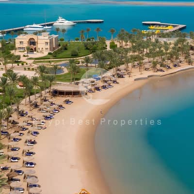 فيلا للبيع 4 غرف فى سوما باى على البحر بفيو مفتوح على خليج سوما فى البحر الاحمر بمقدم 5% و قسط على 8 سنين من غير دفعات متشطبه .