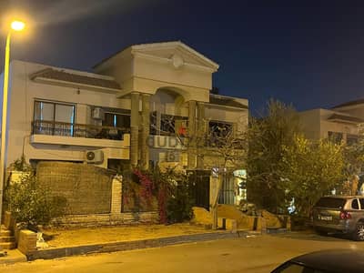 فرصة لن تتكرر لسرعة البيع نموزج i villa ارضي و بيزمنت في كمبوند  راقي