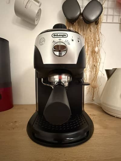 De’Longhi Espresso Coffee Machine – ماكينة قهوة متعددة الاستخدام