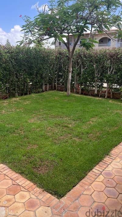 Villa for sale in El Zohour Village / فيلا للبيع في قرية الزهور ك٨٤