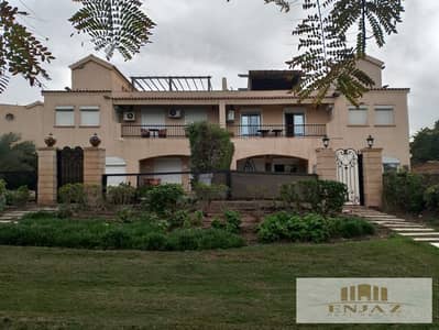 فيلا للبيع في مدينتي نموذج Y  بسعر مميز جدا باكبر مساحه الاراضى  واميز لوكيشن بالقرب من  اوبن اير مدينتى
