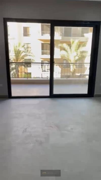 A stunning apartment for rent in Village West, Sheikh Zayed, with 3 bedrooms, 3 bathrooms, kitchen, and air conditioning, with a distinctive sea view, first occupancy.