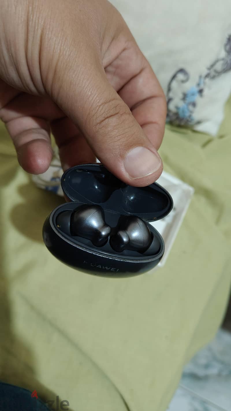 Huawei ear buds 4i 3