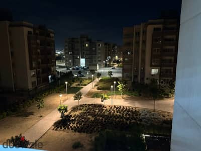 شقة مفروشة 3غرف للإيجار أمام الجامعة البريطانية