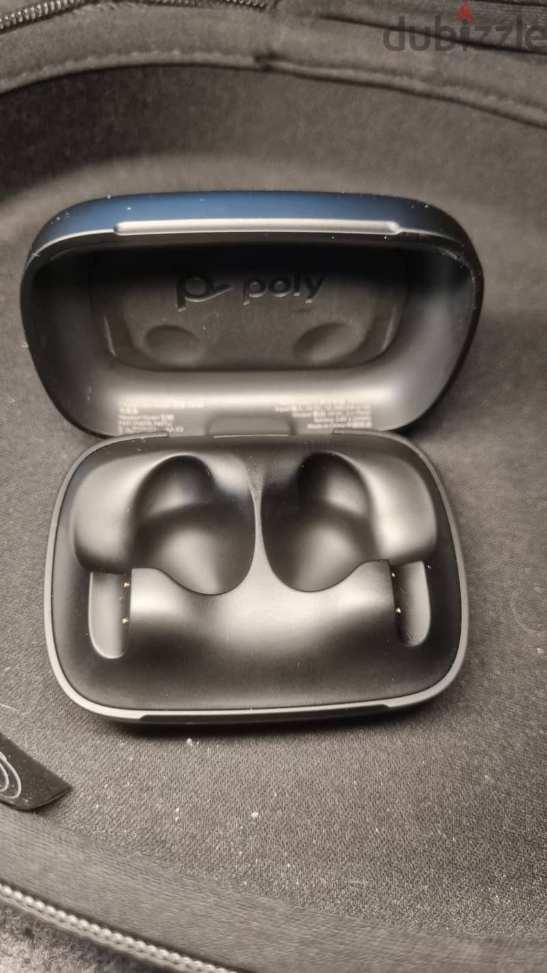 Earbuds poly voyager 60 UC 11