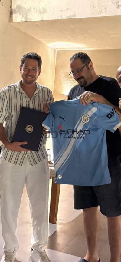Manchester city signed jersey