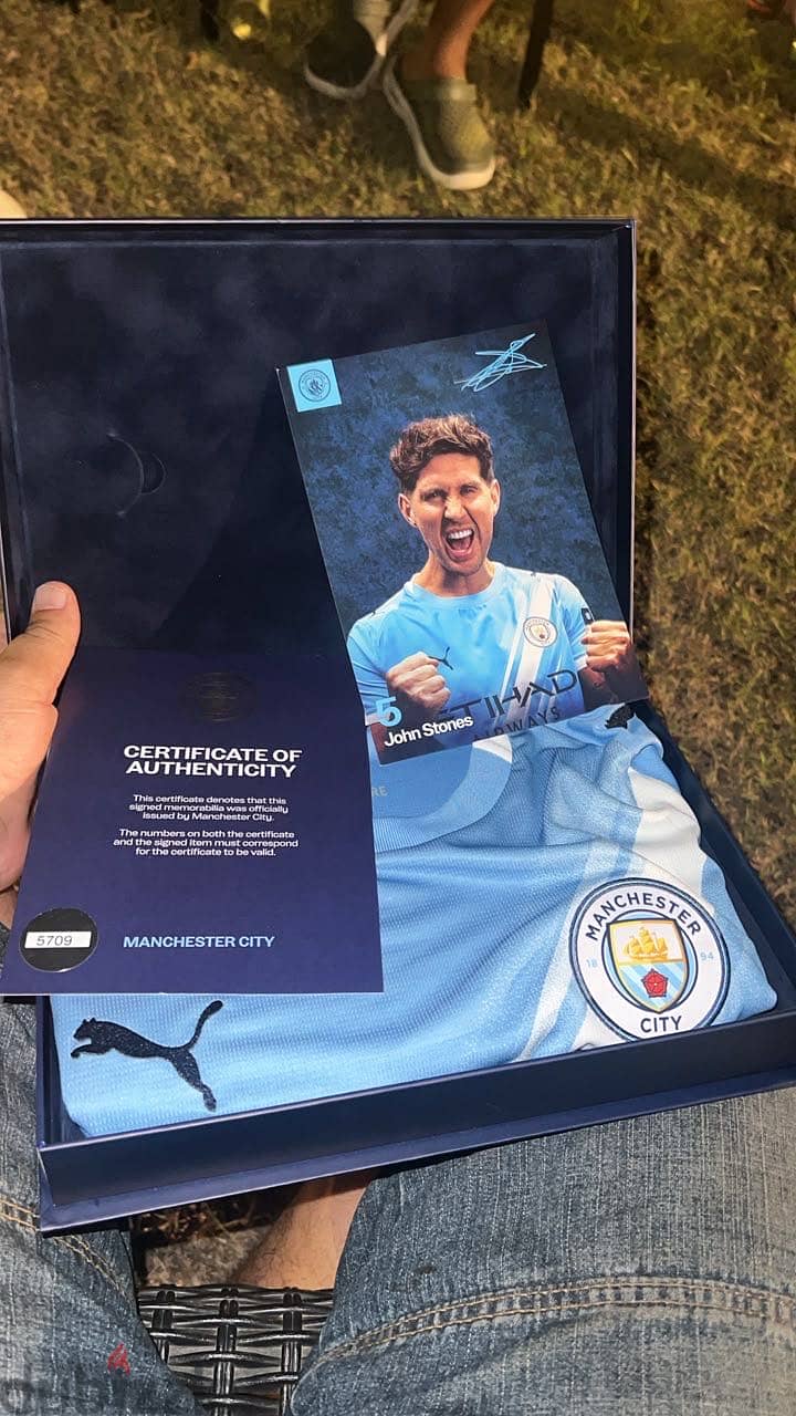 Manchester city signed jersey 2