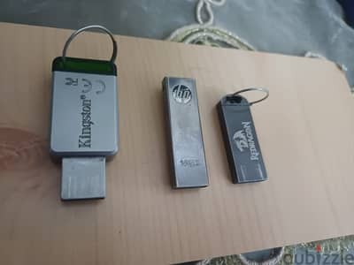 فلاشات 16 جيجا بحالة ممتازة بدون اى عيوب