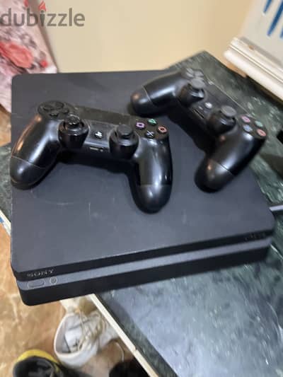 Play station 4 slim بلايستيشن ٤ سليم