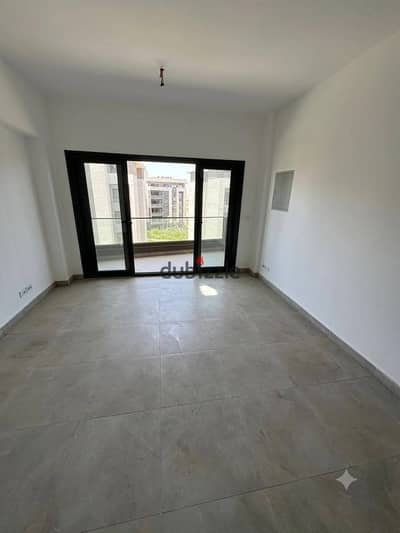 With a loss of 100,000 EGP. Your apartment is for sale in Madinaty, Privado Compound, the best location for living and investment in Madinaty, at a commercial price for a quick sale with no additional fees, in the best residential location.
