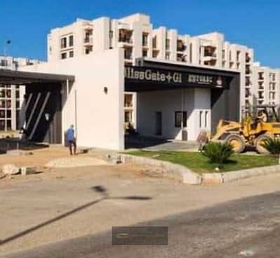 للإيجار شقة مميزة اول سكن باطلالة على المدخل داخل كمبوند Bliss Gate – الشيخ زايد
