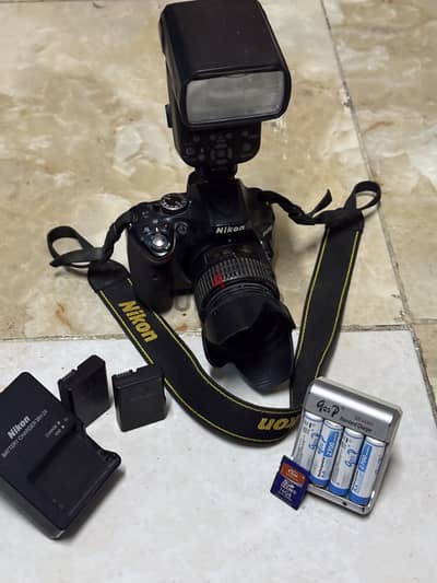 للبيع: Nikon D5200 + عدسة + فلاش + ترايبود (طقم كام )