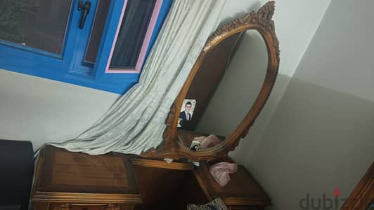  للبيع سراحة خشب كلاسيك أنيقة بالمراية – حالة ممتازة 