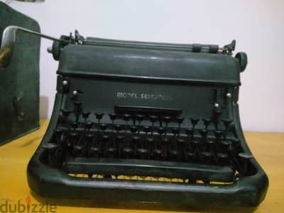 UNDERWOOD TYPEWRITER Remington Rand Model 17