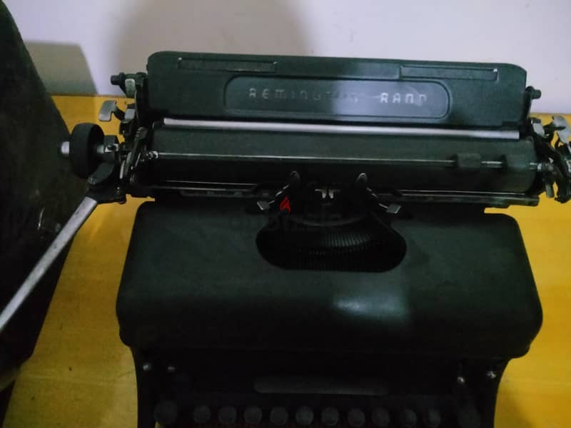 UNDERWOOD TYPEWRITER Remington Rand Model 17 2