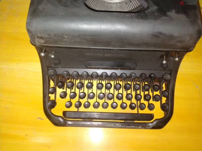 UNDERWOOD TYPEWRITER Remington Rand Model 17 3