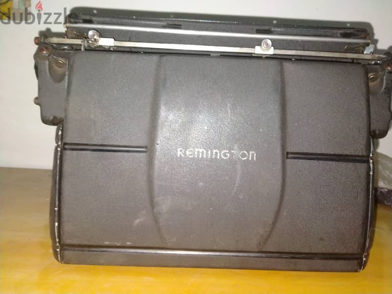 UNDERWOOD TYPEWRITER Remington Rand Model 17 4