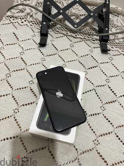 iPhone SE 2020 للبيع او البدل باعلي