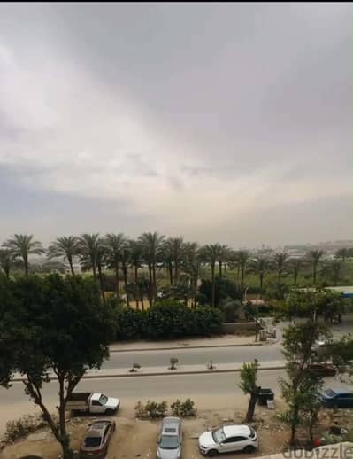 للبيع شقه ١٦٠ متر اول نمره من الكورنيش
