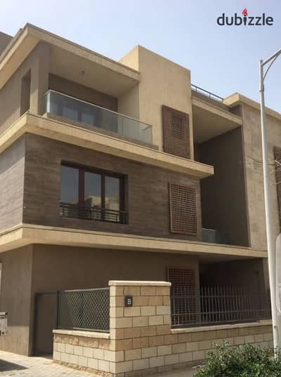 دوبلكس واسع + روف بتشطيب كامل فى بيراميدز هايتس بجانب جولز ونيو جيزة Pyramids Heights