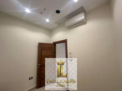 عياده للايجار بموقع متميز بالمركز الطبي بمول الايست هب مدينتي مساحه 109 متر متشطبه بالتكييفات