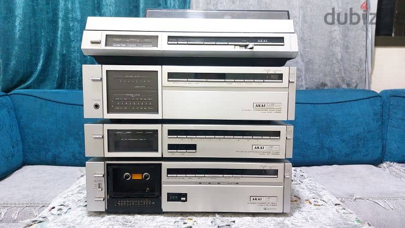 Akai AM-U330 1
