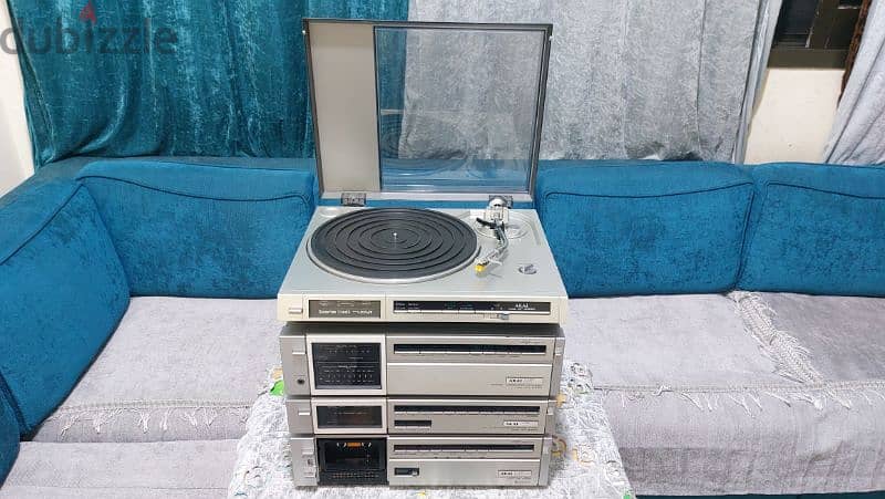 Akai AM-U330 2