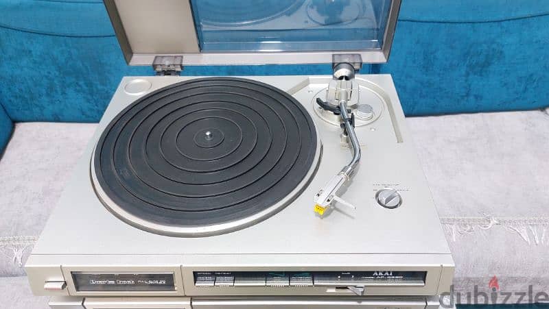 Akai AM-U330 3