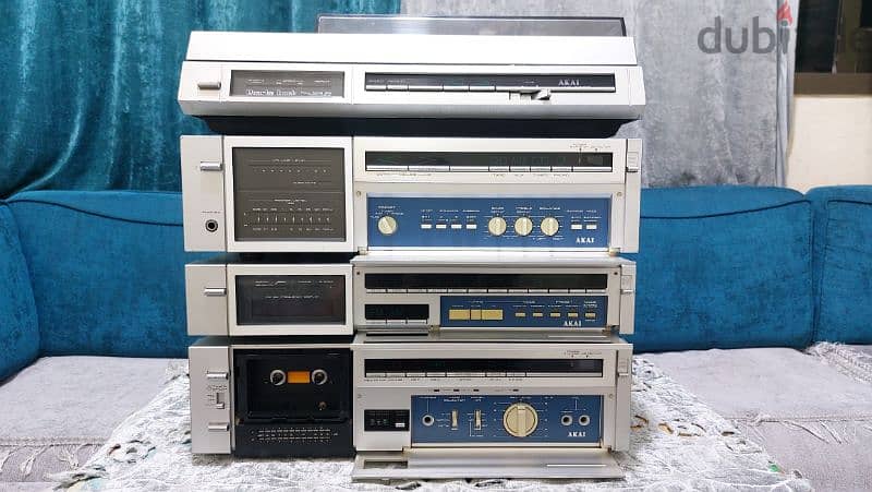 Akai AM-U330 5
