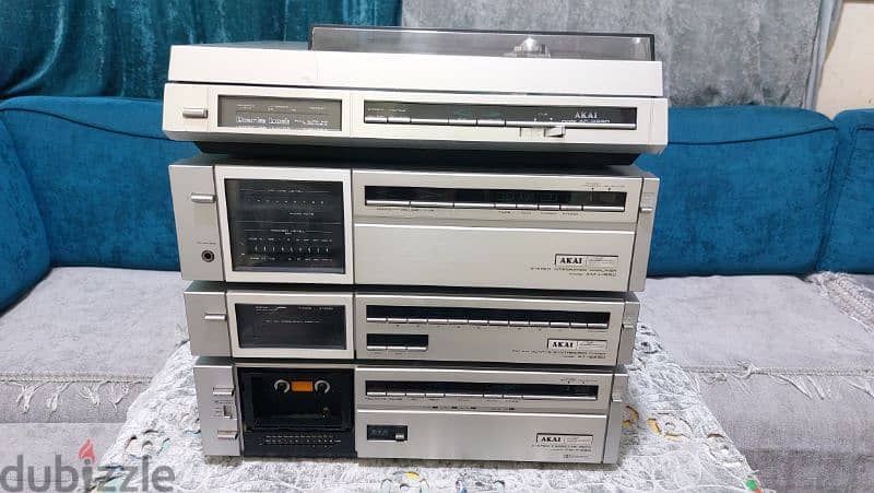 Akai AM-U330 10