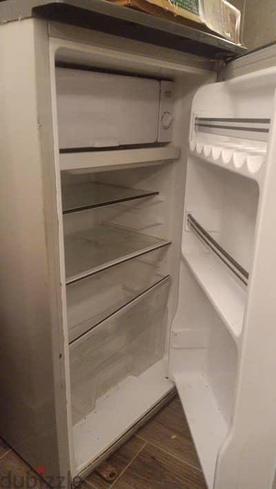 mini fridge for sale 9.5/10 condition