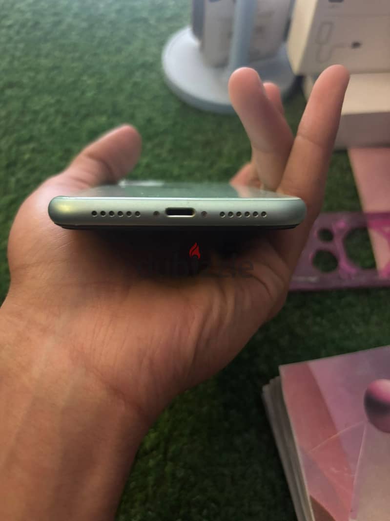 Apple - iPhone 11 4