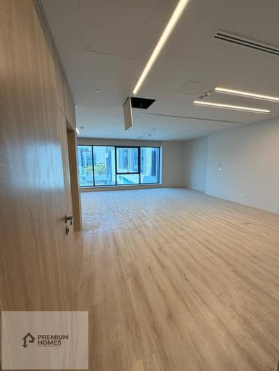 مقر إداري للإيجار 90م متشطب بالكامل بالتكييفات في U Venues mall يو فينيوس مول