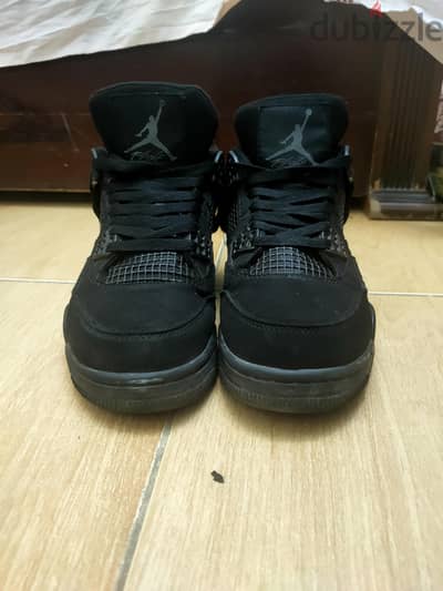جزمةNike Air Jordan 4 Black Catرجالي مقاس (39) وتلبس 40 بحالة ممتازة
