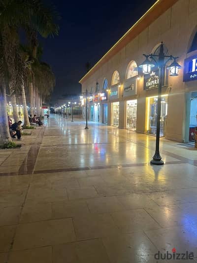 محل للايجار في السوق الشرقي في مدينة الرحاب بمووقع حيوي قطاع C