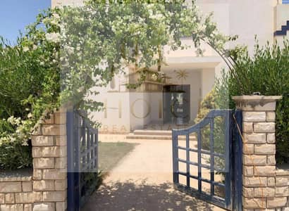 فيلا استاندا لون ريسيل للبيع متشطبه ومفروشه بالكامل جاهزه علي الاستلام والمعاينه في قريه Ghazala bay