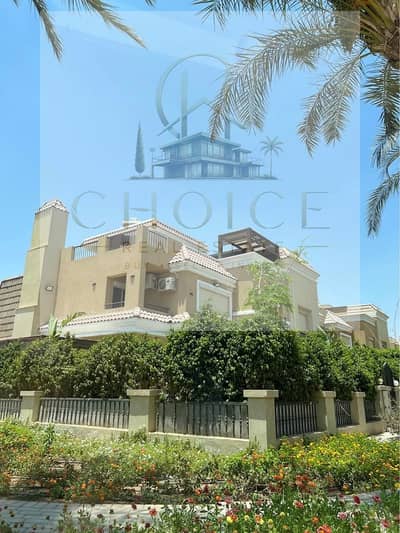 Prime location villa with a sea view at an unbeatable price, payable in installments over 4 years in the Sur Sur compound in Madinaty. An already inha