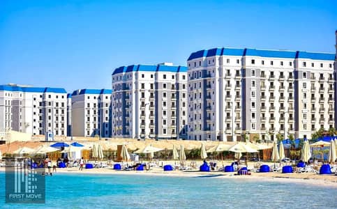 شقة  للبيع فى latin district بالعالمين الساحل الشمالى فى اقوى لوكيشن استلام متشطب بالكامل فيو على pool متاح خصم الكاش وتقسيط على اطول فترة سداد