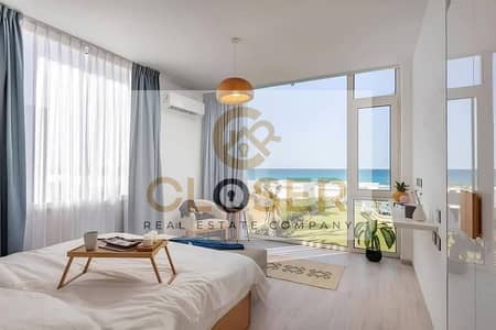 شاليه للبيع في رأس الحكمة غرفتين Sea View  متشطب بالتكيفات بمقدم 660 ألف فقط