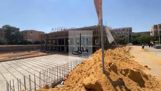 محل ارضي للبيع او مطعم بالتقسيط في الحي الثامن مدينة 6 اكتوبر استلام قريب مساحة 28 متر