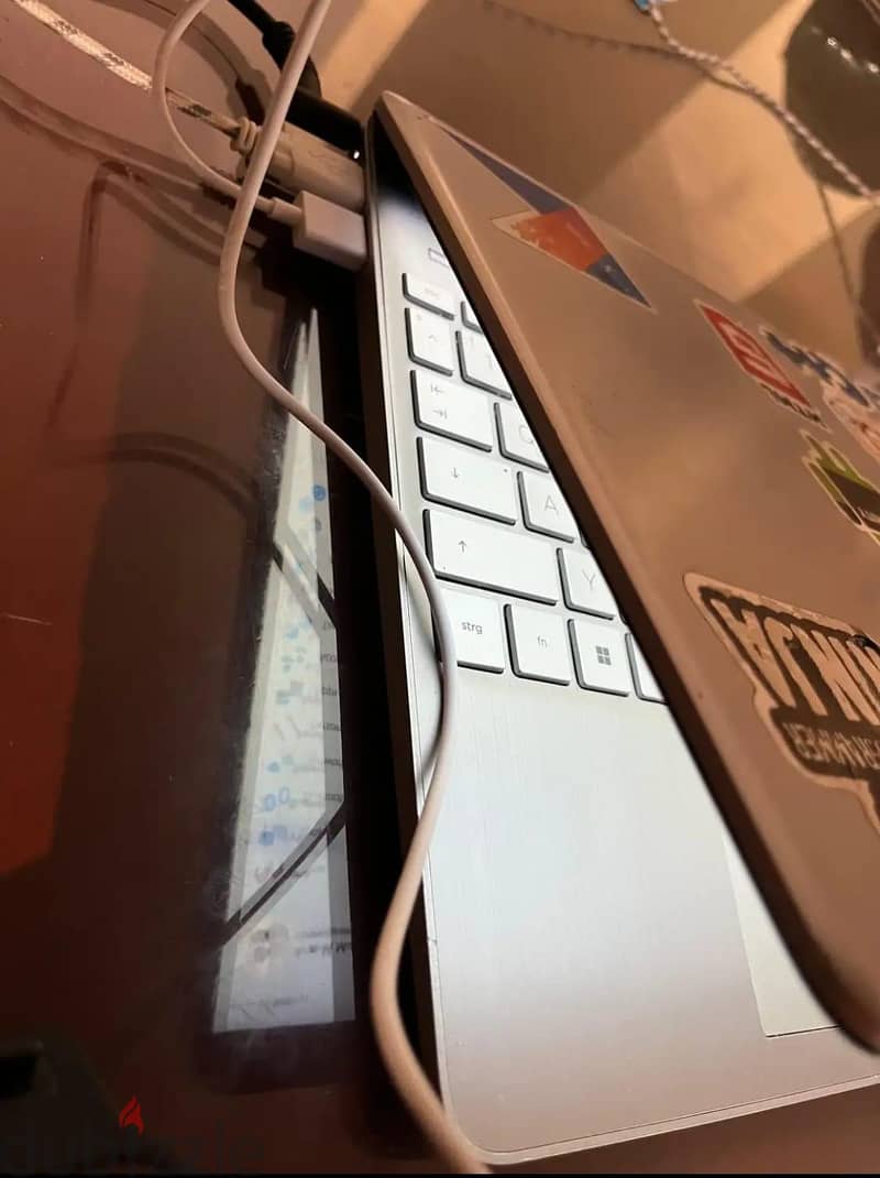 HP AMD Ryzen v 16 gb 4