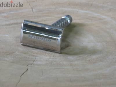 مطلوب ماكينة حلاقة تقليدية جيليت بحالة جيدة Gillette Tech safety razor