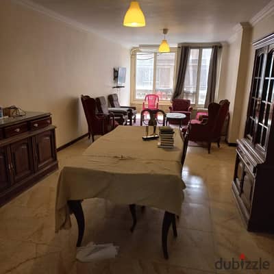 شقة للبيع قرب فندق سفير ميدان المساحه للسكن الراقي والمميز بالدقي