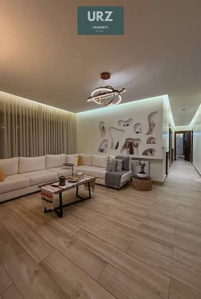 شقه 3 غرف Double View كورنر مميز للبيع بسعر لقطه جدا او تقسيط 12 سنه بجوار الباتيو لافيستا الجار دقايق من مفيدا و ماونتن فيو هايد بارك ليك فيو